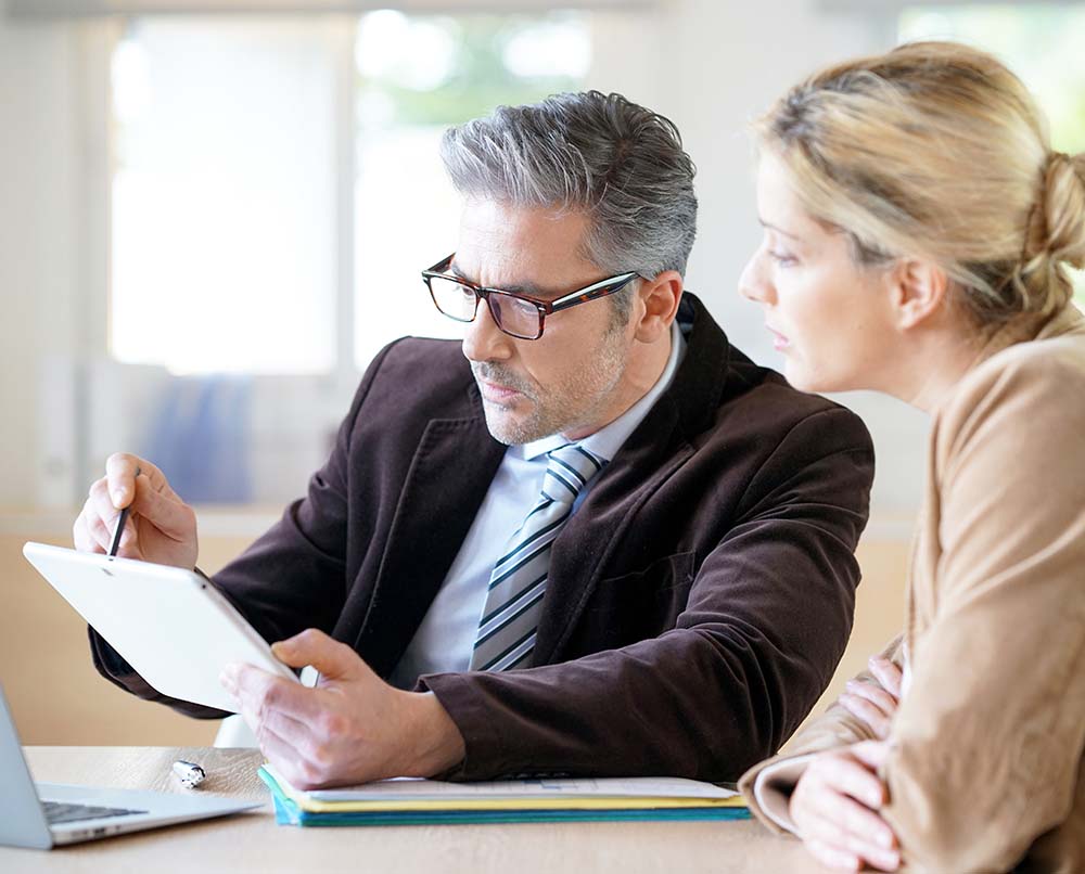 Attorney in San Jose, CA meeting with his client