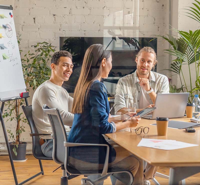 SEO marketing team sitting at table discussing SEO
